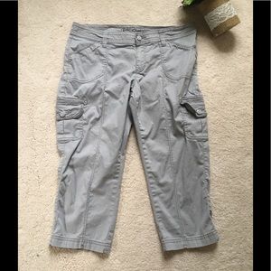 LIGHTWEIGHT Low rise Cargo Capris ❤️